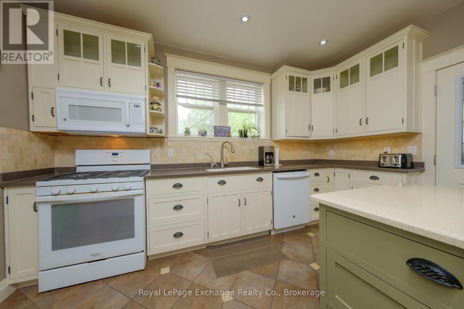 357 Ross Street, Huron-Kinloss, Ontario  N0G 2H0 - Photo 12 - X12156127