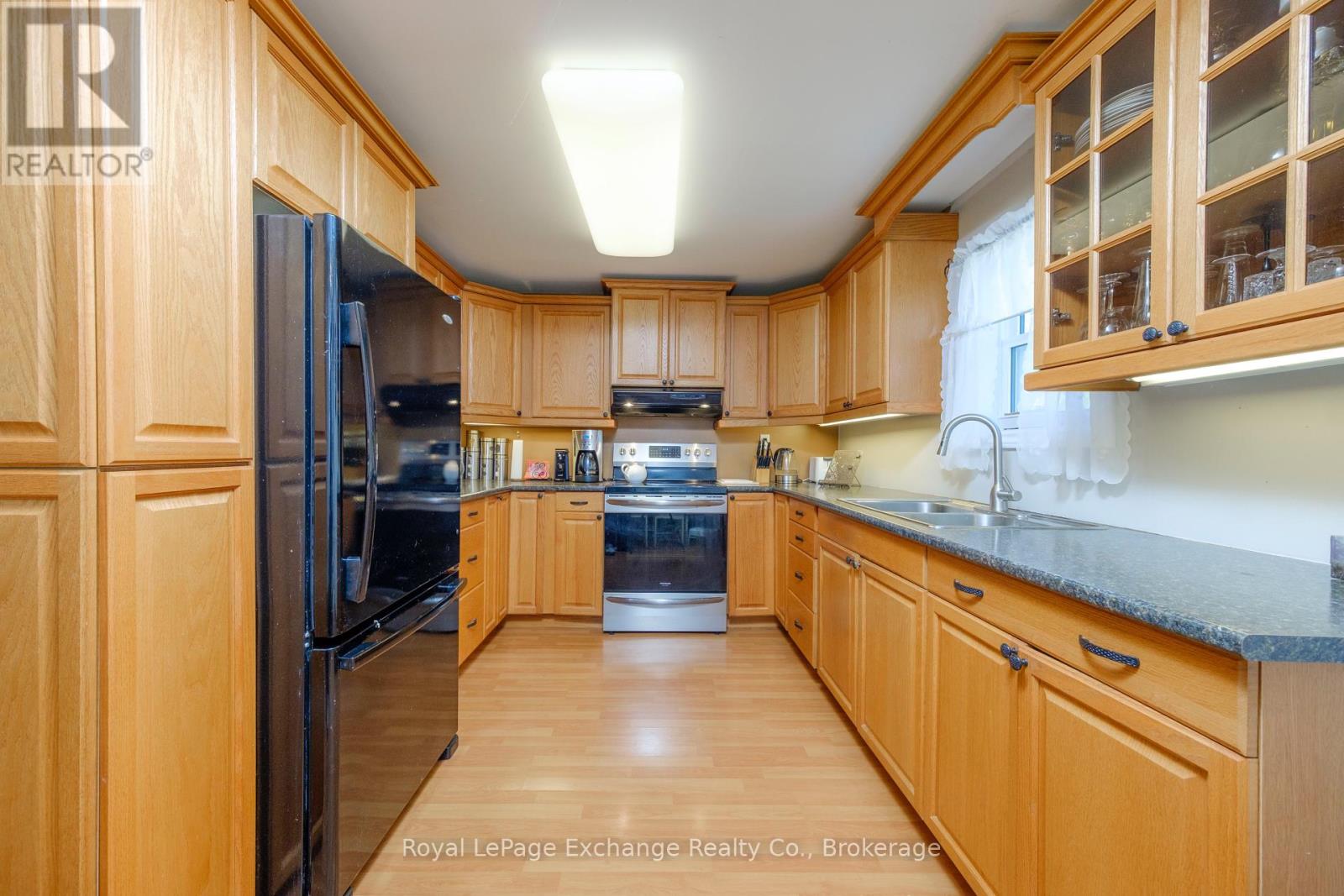 660 Johnston Crescent, Kincardine, Ontario  N2Z 1S6 - Photo 12 - X12156187