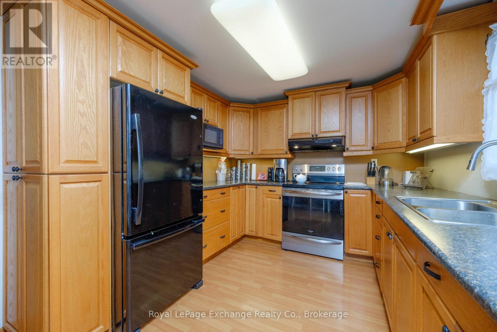 660 Johnston Crescent, Kincardine, Ontario  N2Z 1S6 - Photo 14 - X12156187