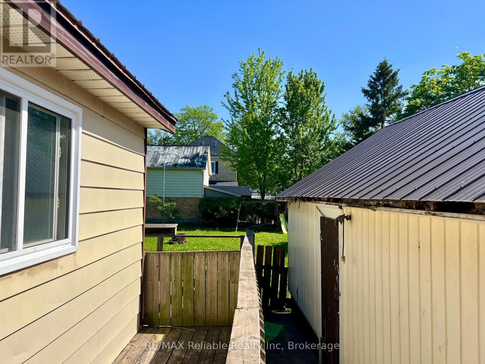 15 Mary Street, Bluewater, Ontario  N0M 2T0 - Photo 10 - X12156281