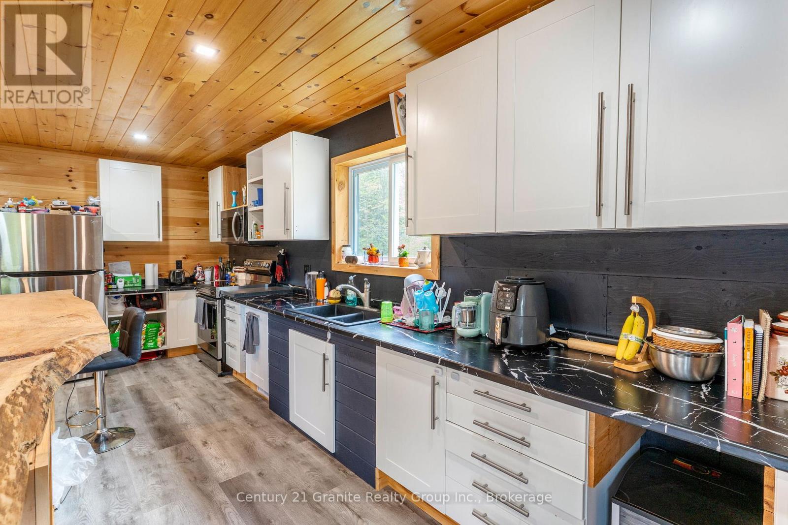 10498 Highway 118, Algonquin Highlands, Ontario  K0M 1J0 - Photo 13 - X12156378