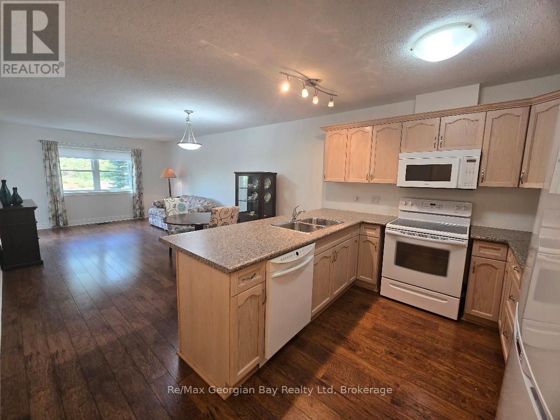 206 - 10 Kimberley Avenue, Bracebridge, Ontario  P1L 0A4 - Photo 5 - X12156693