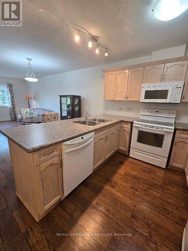 206 - 10 Kimberley Avenue, Bracebridge, Ontario  P1L 0A4 - Photo 7 - X12156693