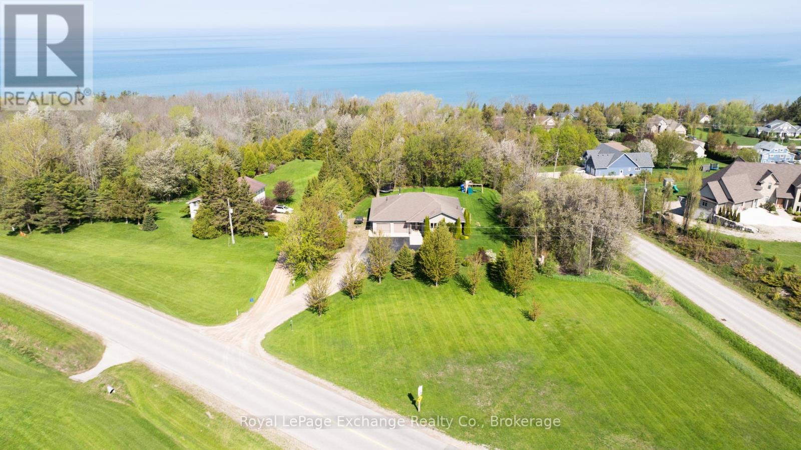 820 Lake Range Drive, Huron-Kinloss, Ontario  N2Z 0B3 - Photo 2 - X12156710