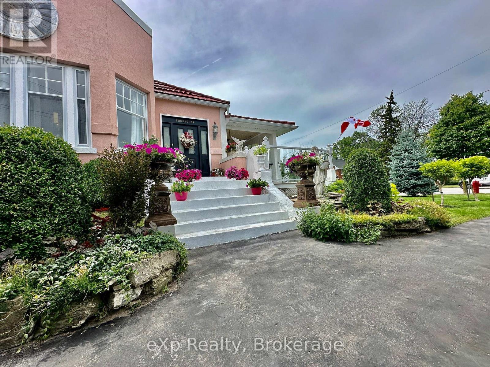 85 10th Street, Hanover, Ontario  N4N 1M9 - Photo 2 - X12156800