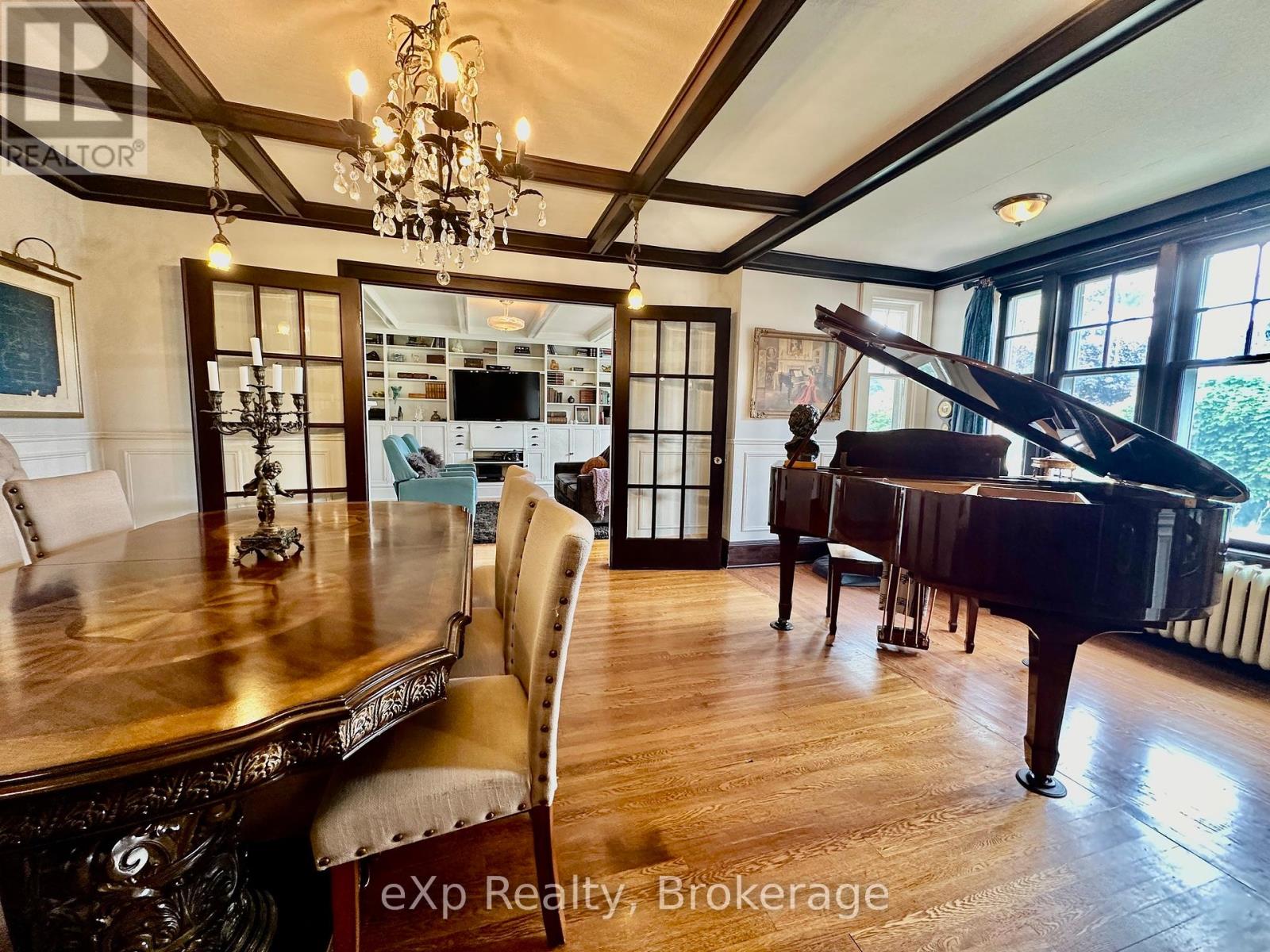 85 10th Street, Hanover, Ontario  N4N 1M9 - Photo 6 - X12156800