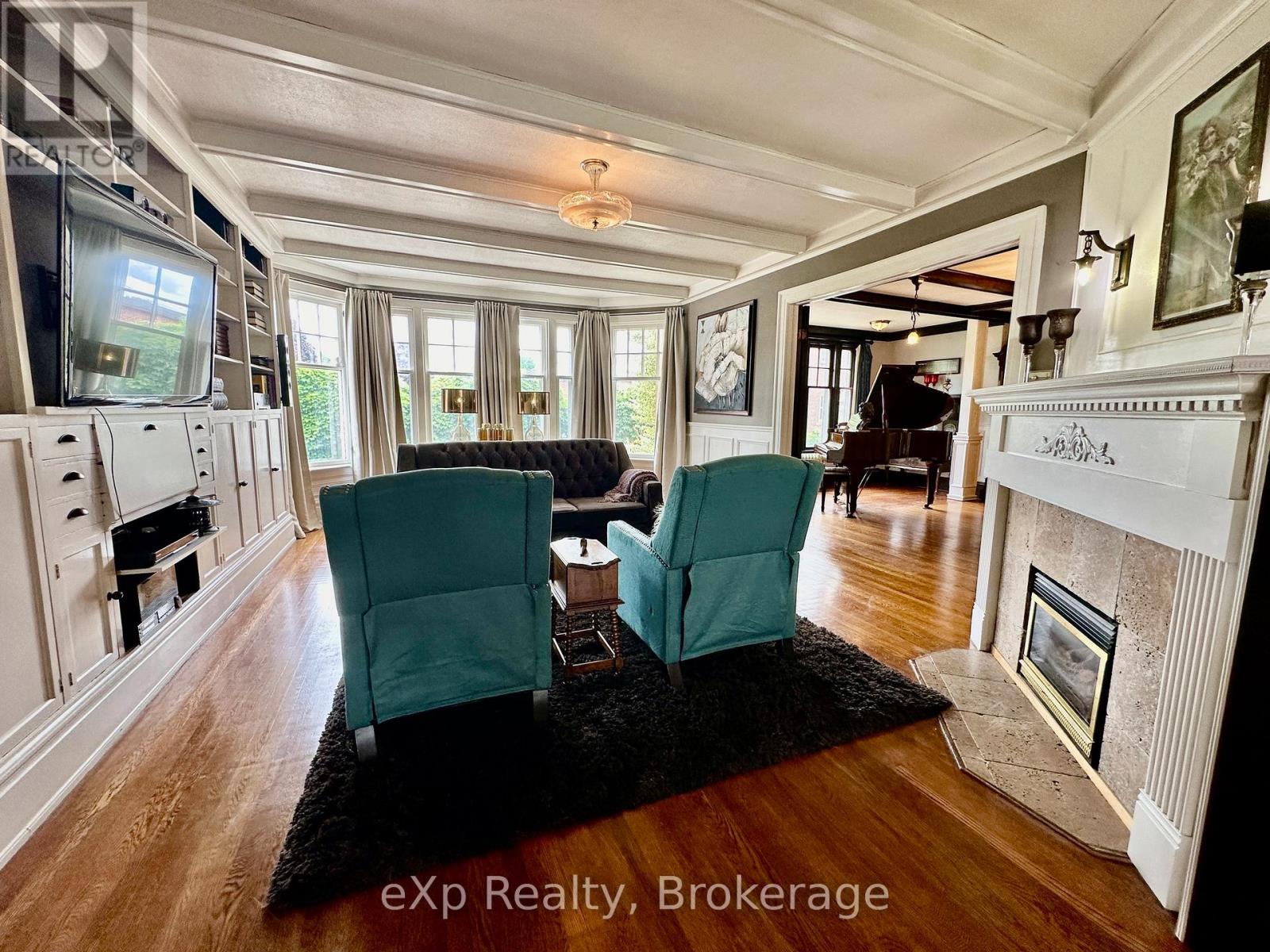85 10th Street, Hanover, Ontario  N4N 1M9 - Photo 8 - X12156800