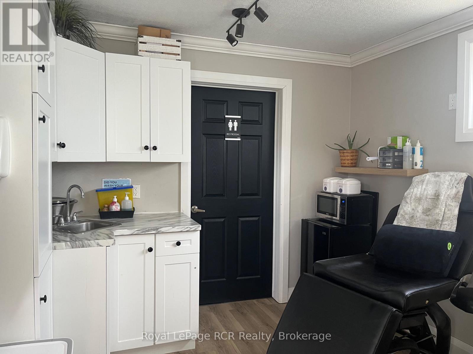 491 9th Avenue N, Hanover, Ontario  N4N 2M4 - Photo 9 - X12156855