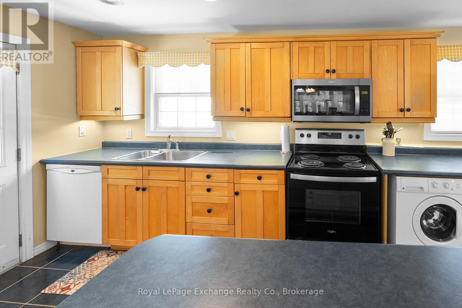 60 Victoria Street, Kincardine, Ontario  N0G 2T0 - Photo 18 - X12157212