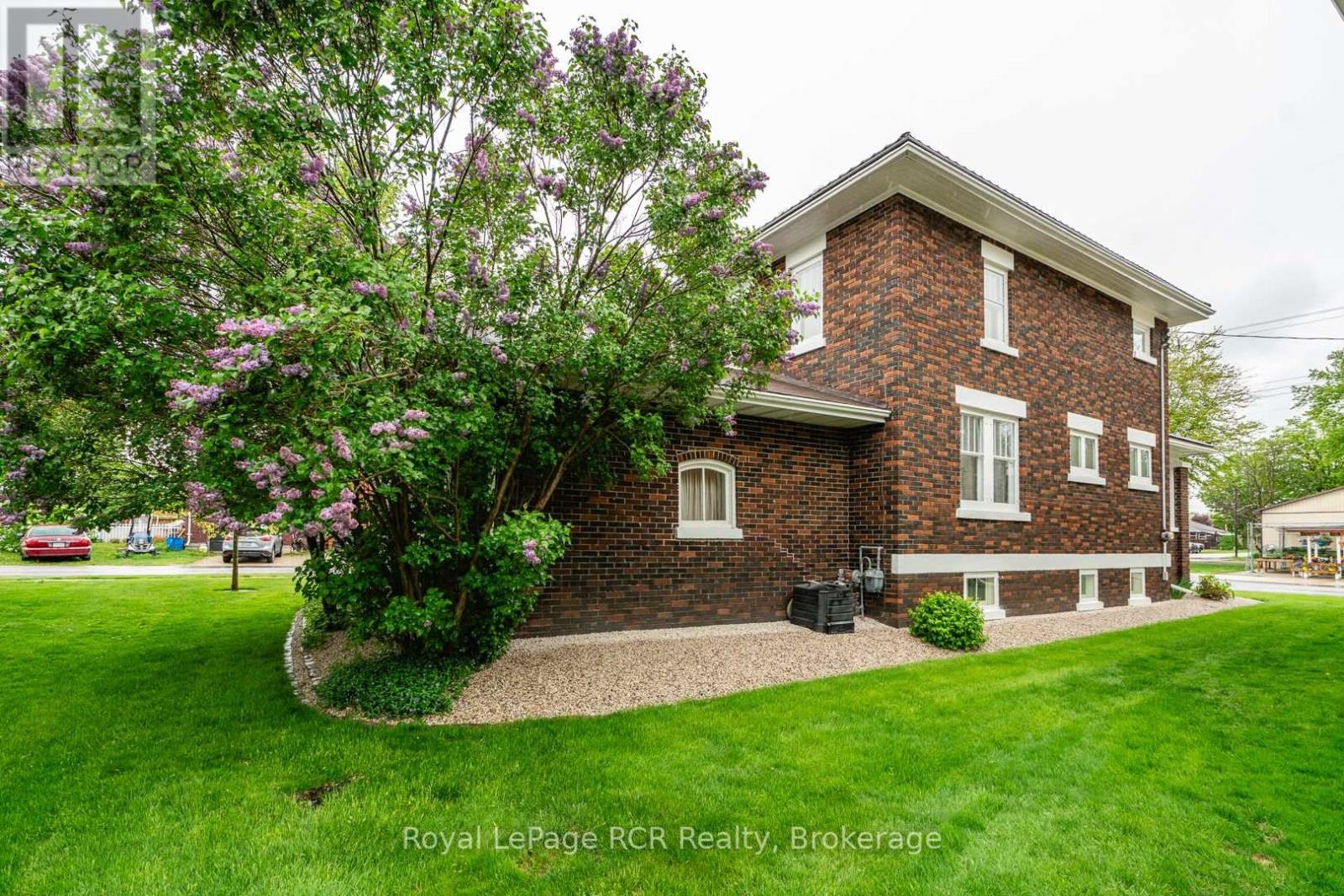 57 Elora Street N, Minto, Ontario  N0G 1M0 - Photo 5 - X12157378