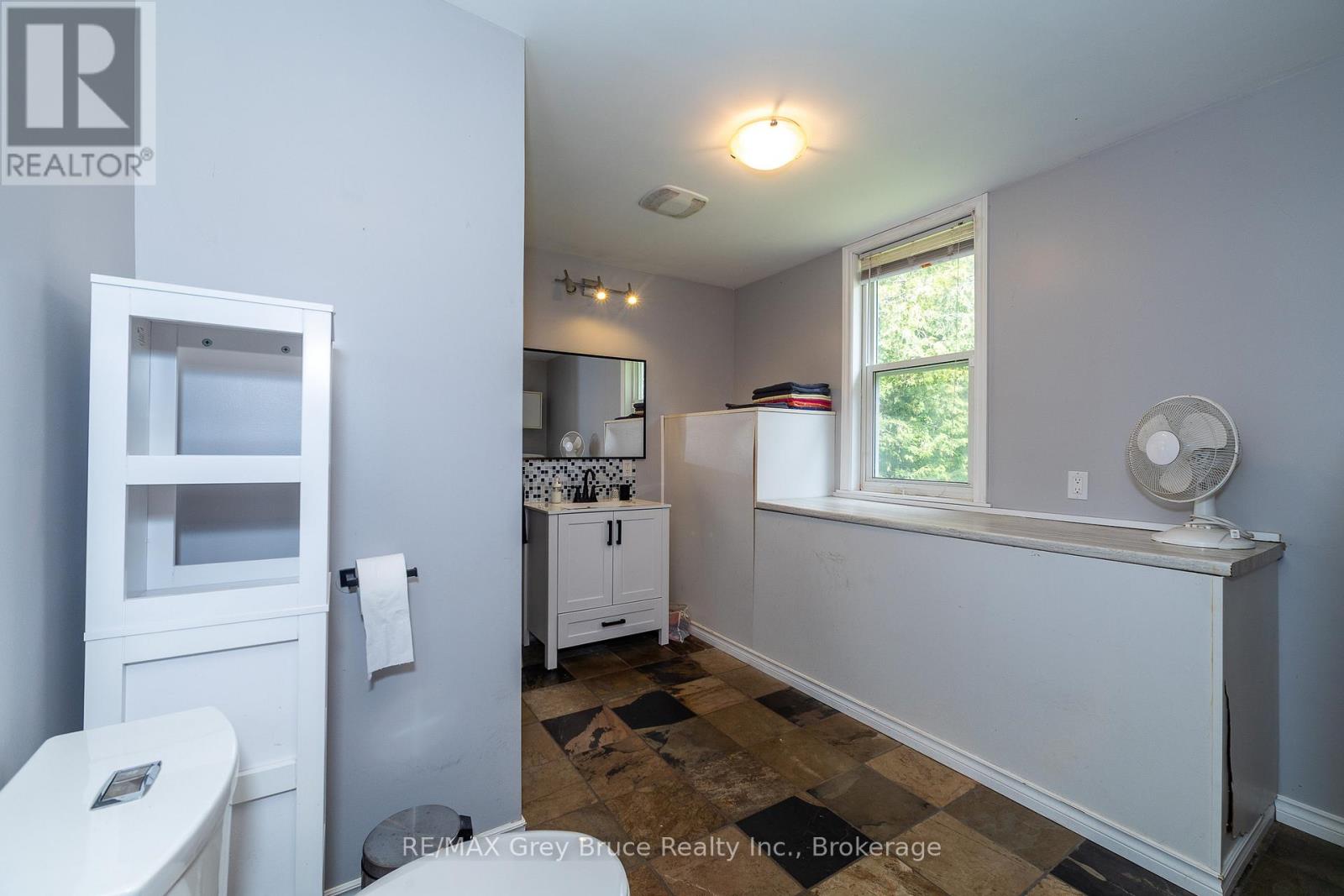 106 Spencer Street, South Bruce Peninsula, Ontario  N0H 1P0 - Photo 17 - X12157644