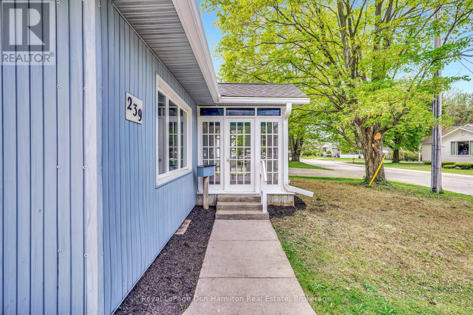 239 Jones Street, Goderich, Ontario  N7A 3B9 - Photo 4 - X12157660