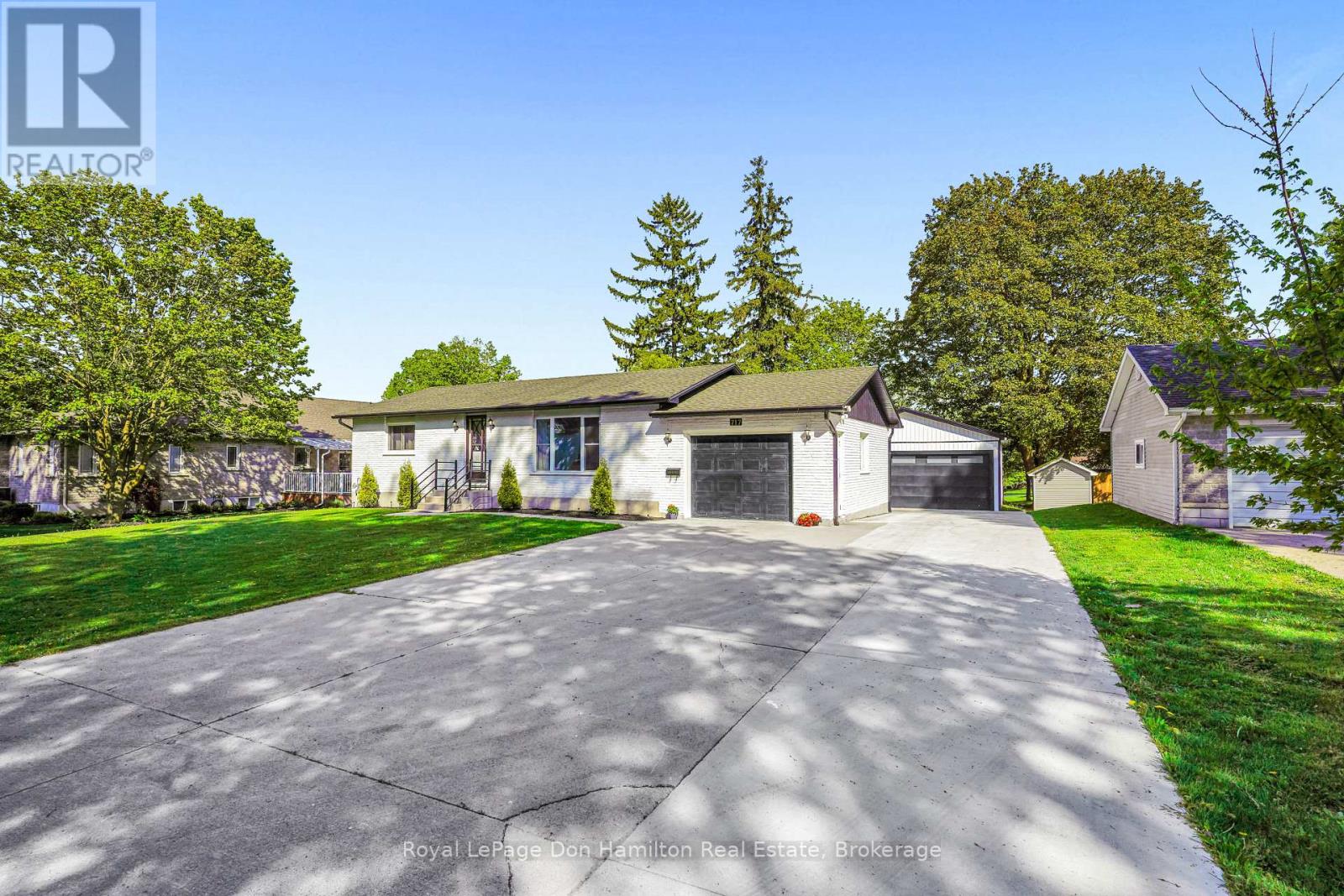 717 Ainley Street, Huron East, Ontario  N0G 1H0 - Photo 2 - X12157667
