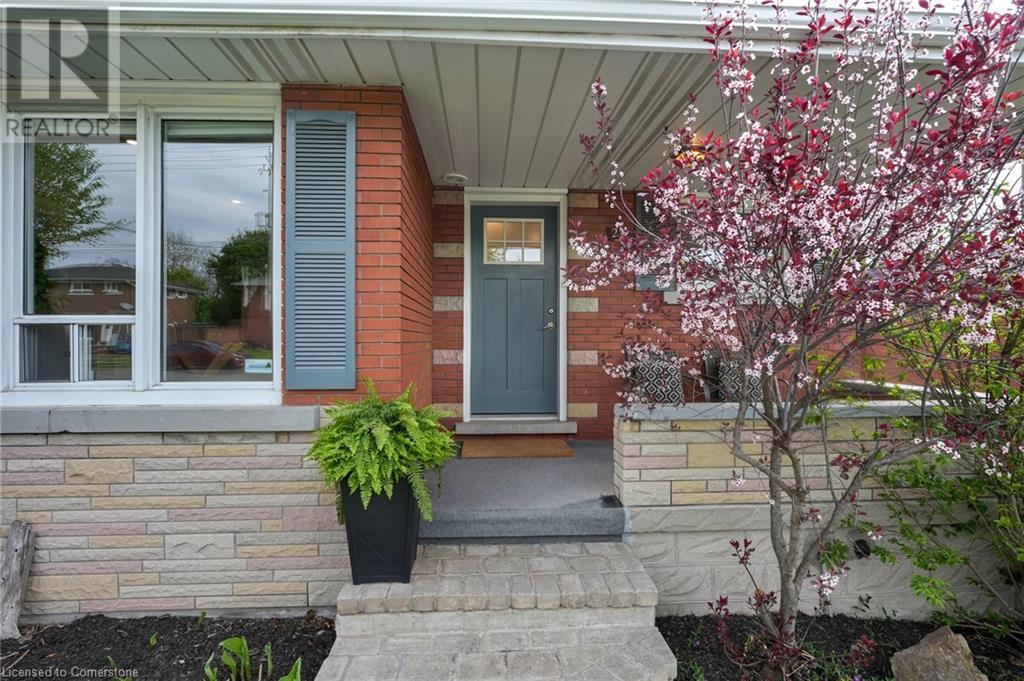 211 Connaught Street, Kitchener, Ontario  N2C 1B2 - Photo 2 - 40729009