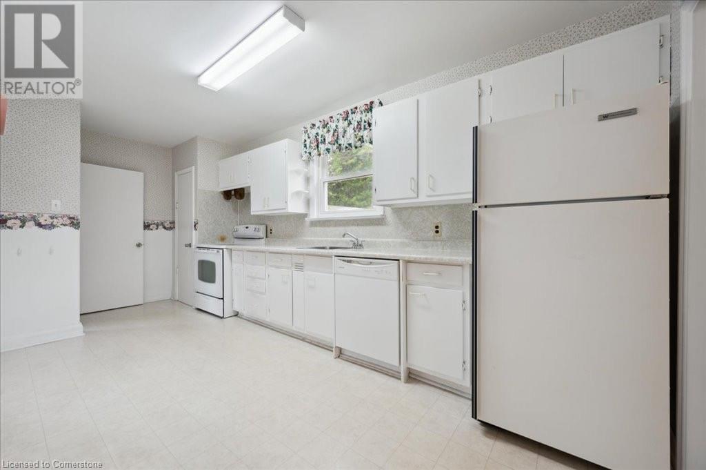 78 Roslin Avenue S, Waterloo, Ontario  N2L 2H1 - Photo 13 - 40727712