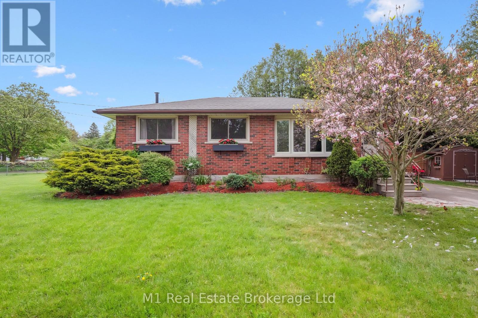 7 Golfview Road, Guelph, Ontario  N1E 1A3 - Photo 2 - X12157950