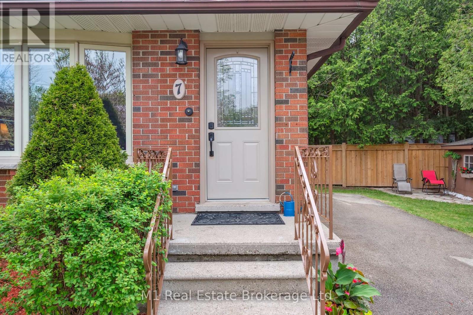 7 Golfview Road, Guelph, Ontario  N1E 1A3 - Photo 7 - X12157950