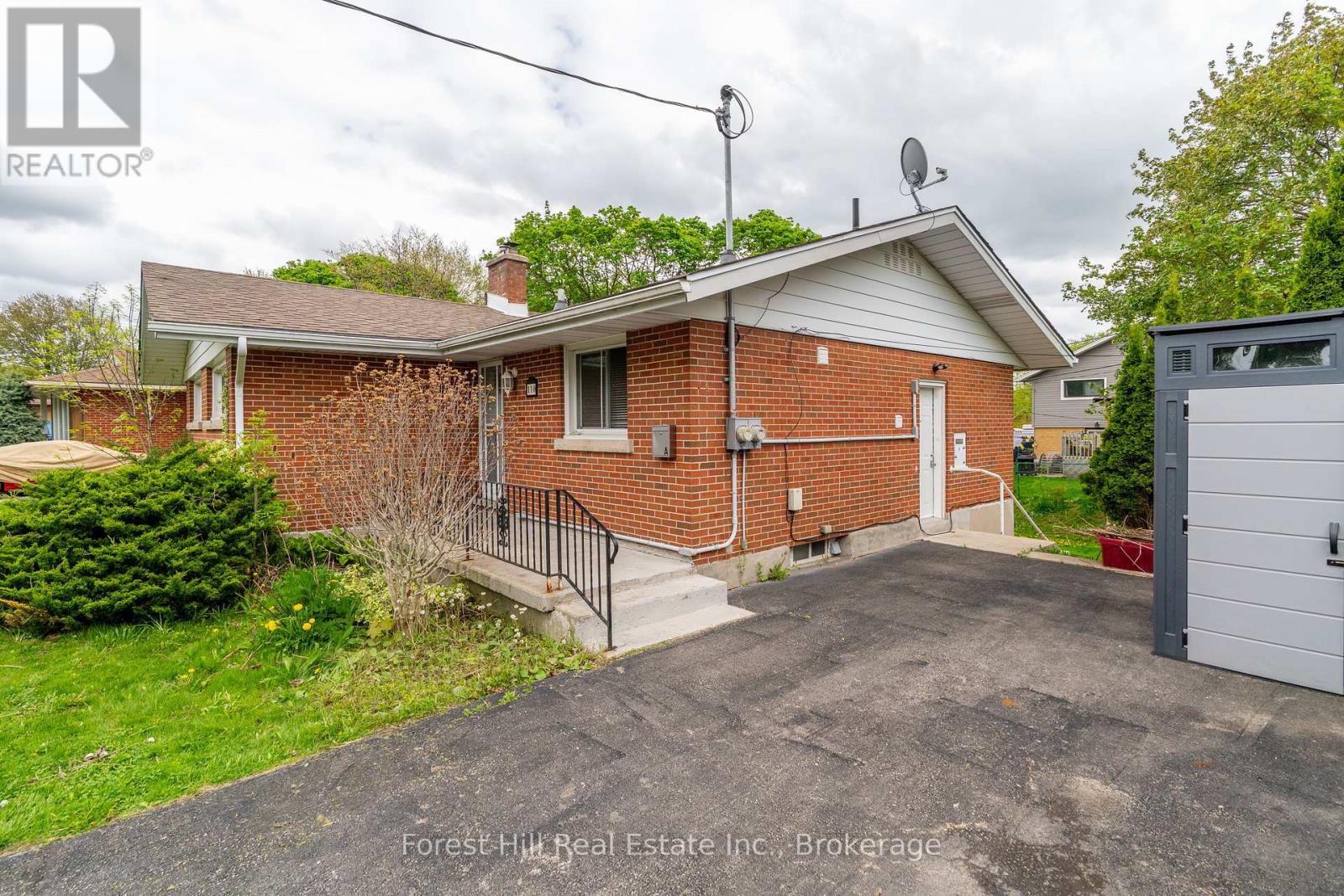 110 Stonybrook Drive, Kitchener, Ontario  N2M 4L7 - Photo 4 - X12158201