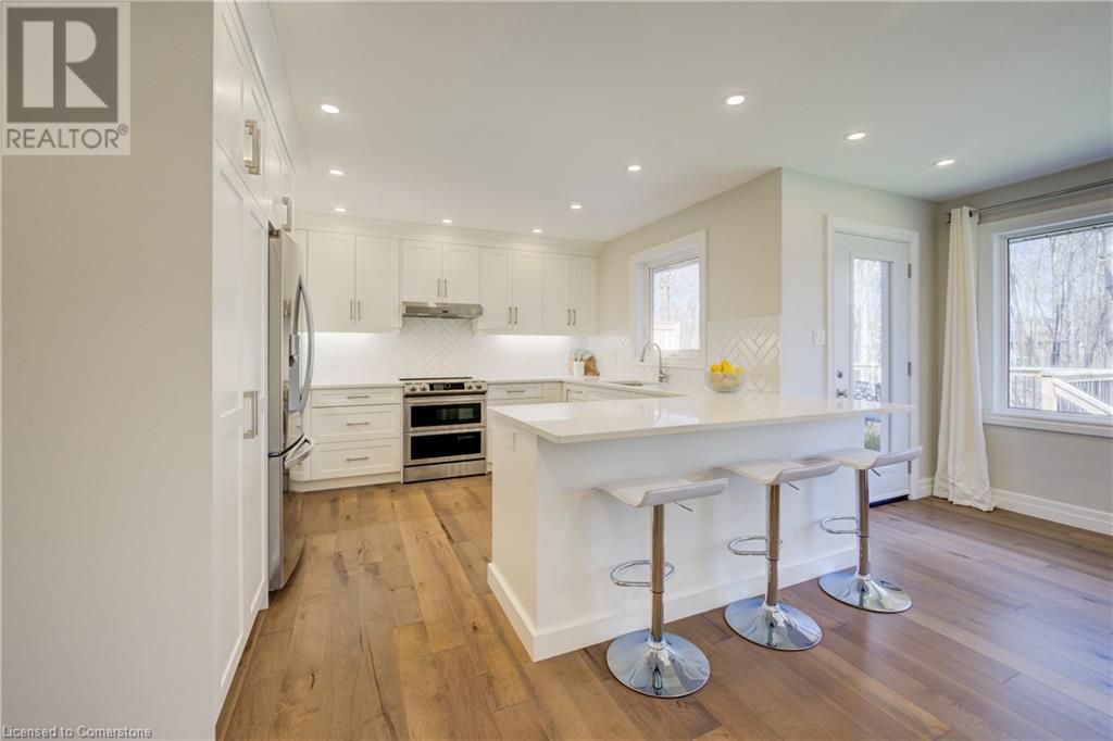 439 Northlake Drive, Waterloo, Ontario  N2V 1Y6 - Photo 3 - 40730060