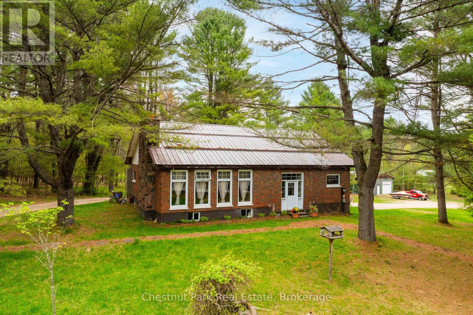 1258 Ravenscliffe Road, Huntsville, Ontario  P1H 2N5 - Photo 1 - X12158295