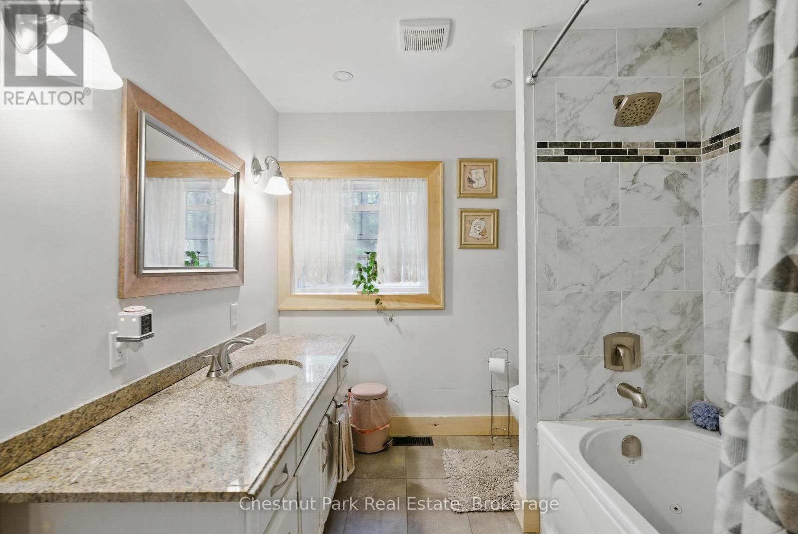 1258 Ravenscliffe Road, Huntsville, Ontario  P1H 2N5 - Photo 14 - X12158295