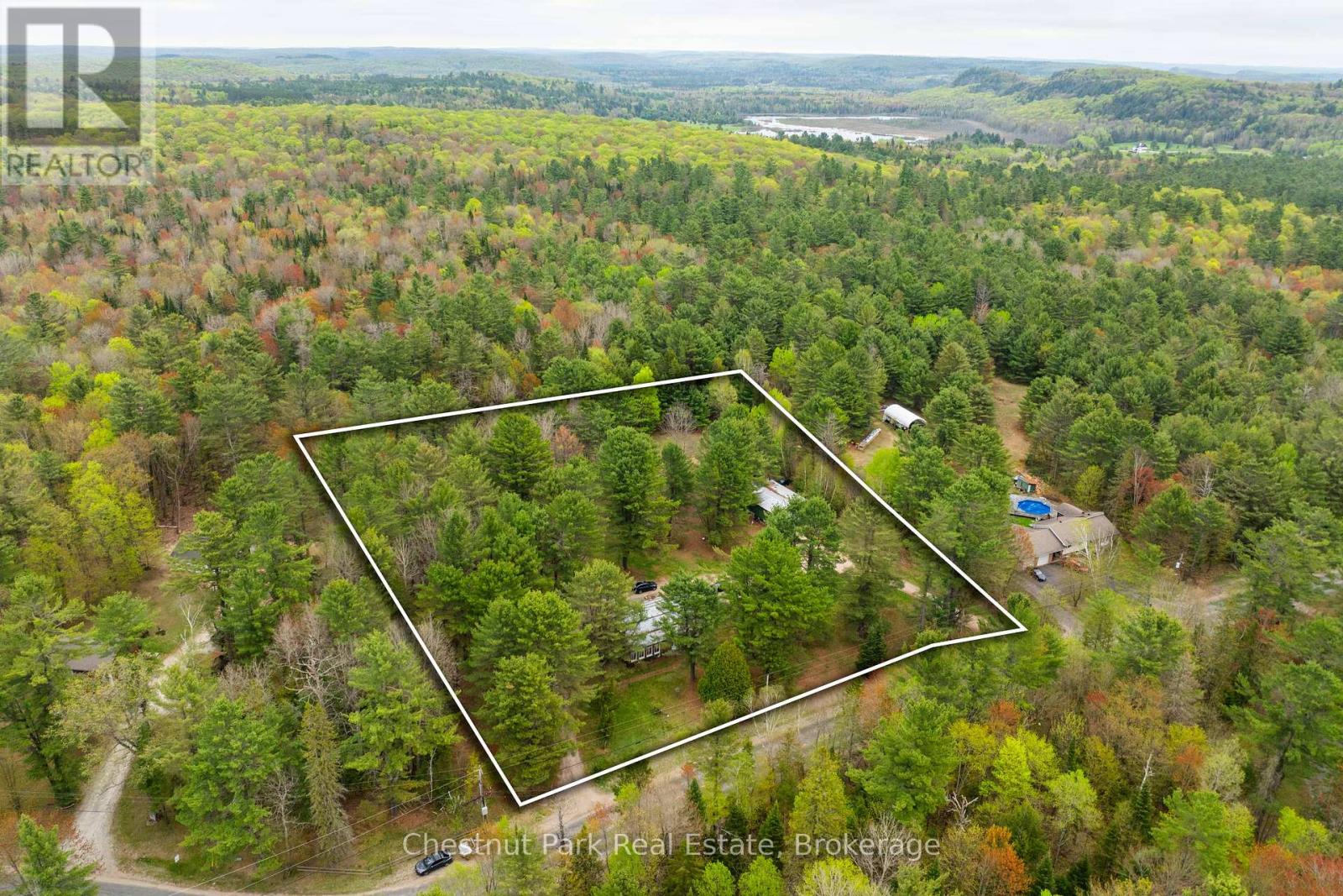 1258 Ravenscliffe Road, Huntsville, Ontario  P1H 2N5 - Photo 2 - X12158295