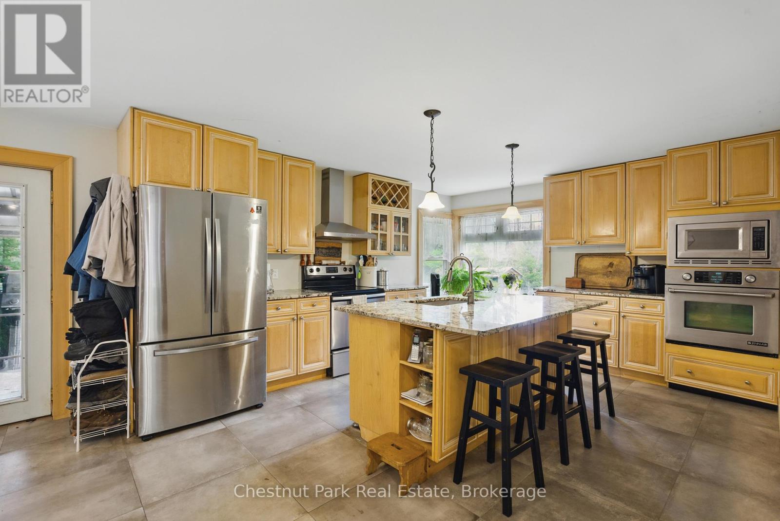 1258 Ravenscliffe Road, Huntsville, Ontario  P1H 2N5 - Photo 5 - X12158295