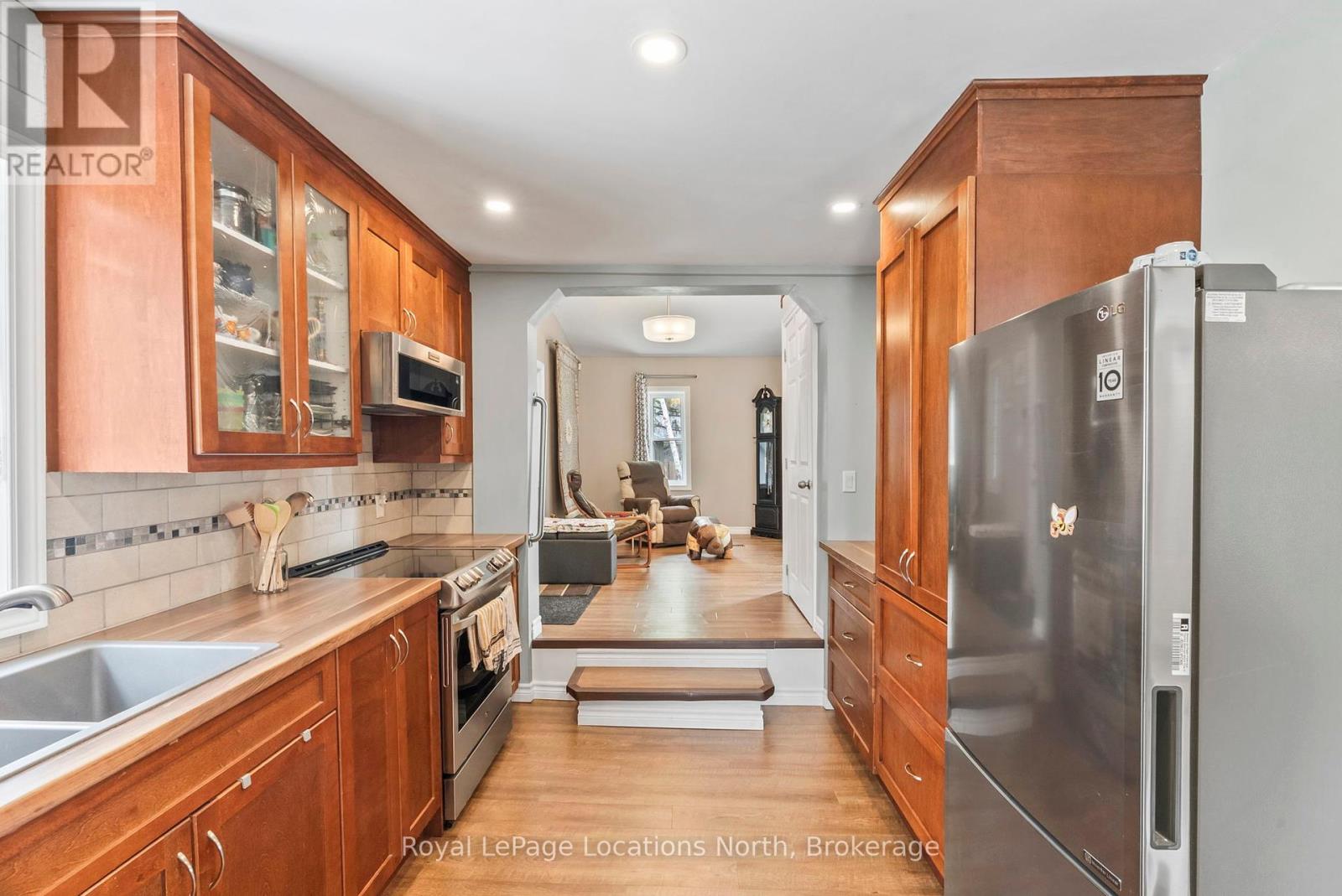 1071 6th Avenue W, Owen Sound, Ontario  N4K 5G8 - Photo 6 - X12158496