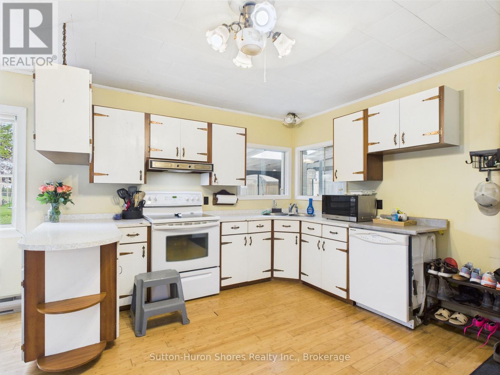 180 South Rankin Street, Saugeen Shores, Ontario  N0H 2L0 - Photo 12 - X12158664