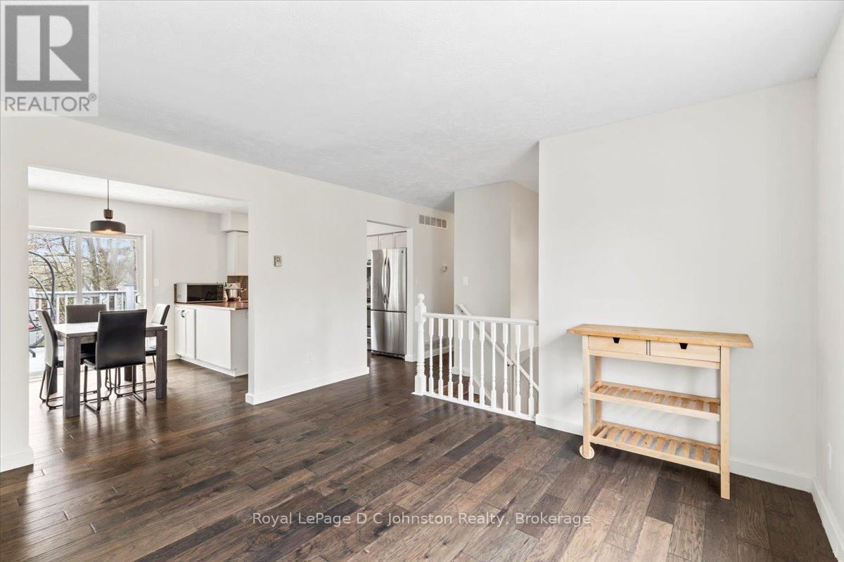 812 Bradford Street, Saugeen Shores, Ontario  N0H 2C4 - Photo 11 - X12158789