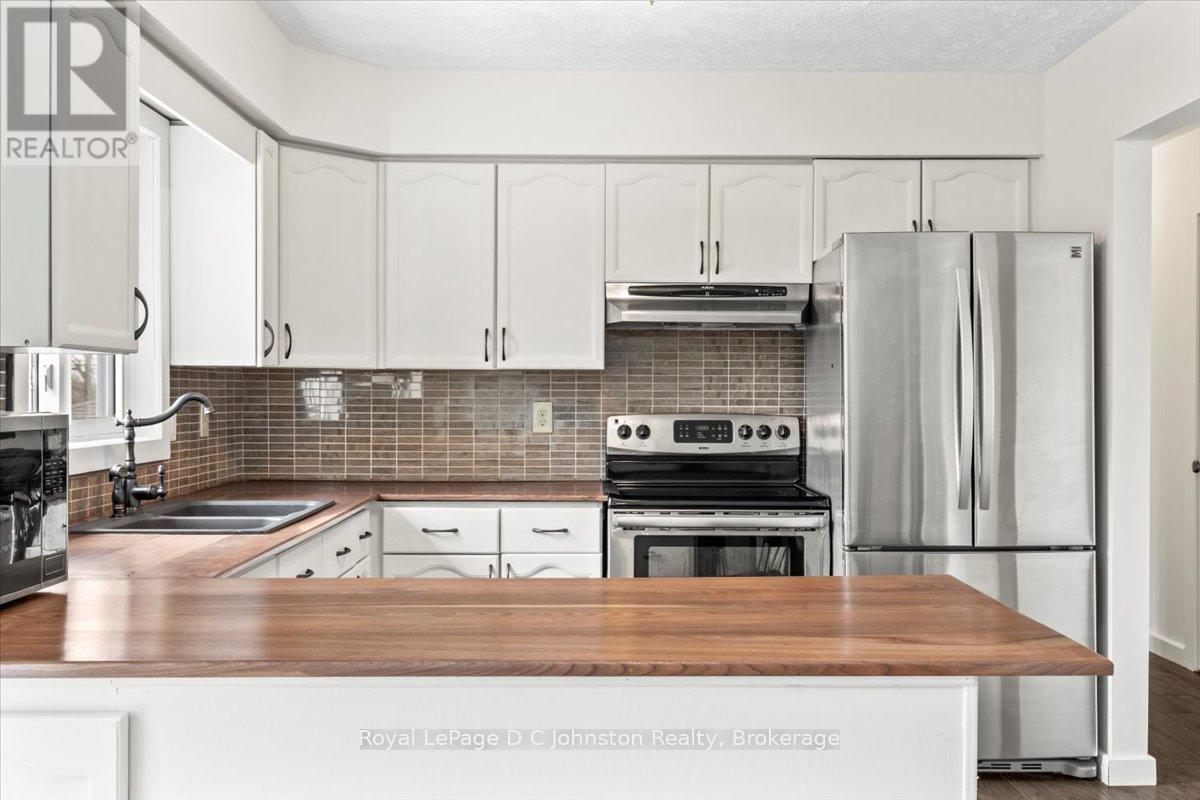 812 Bradford Street, Saugeen Shores, Ontario  N0H 2C4 - Photo 14 - X12158789