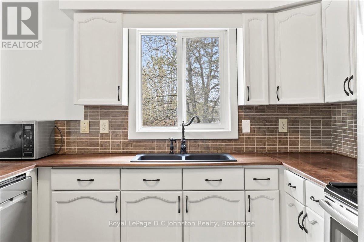 812 Bradford Street, Saugeen Shores, Ontario  N0H 2C4 - Photo 15 - X12158789