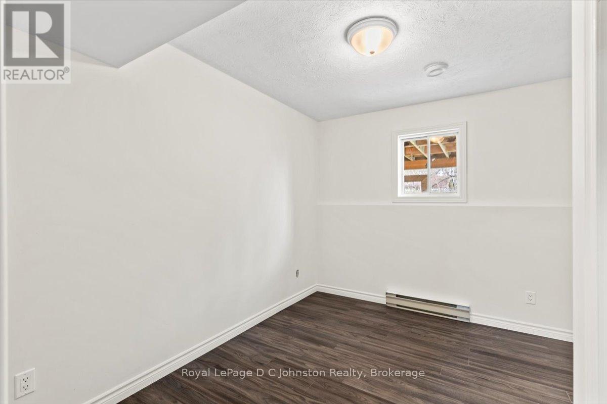 812 Bradford Street, Saugeen Shores, Ontario  N0H 2C4 - Photo 31 - X12158789