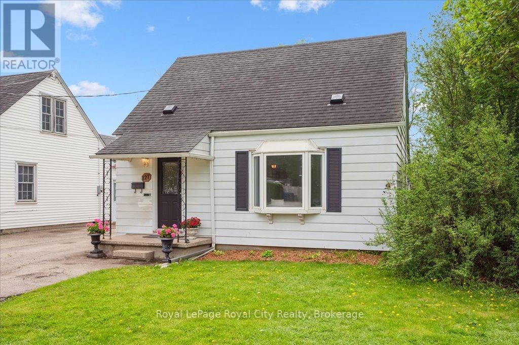 127 Memorial Crescent, Guelph, Ontario  N1H 6C2 - Photo 4 - X12158827