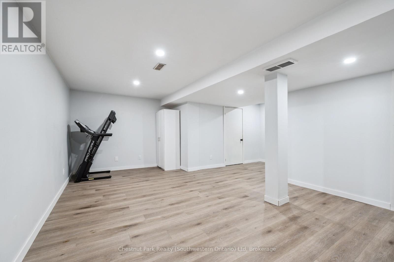 32 Wilson Crescent, Centre Wellington, Ontario  N0B 1S0 - Photo 28 - X12159033