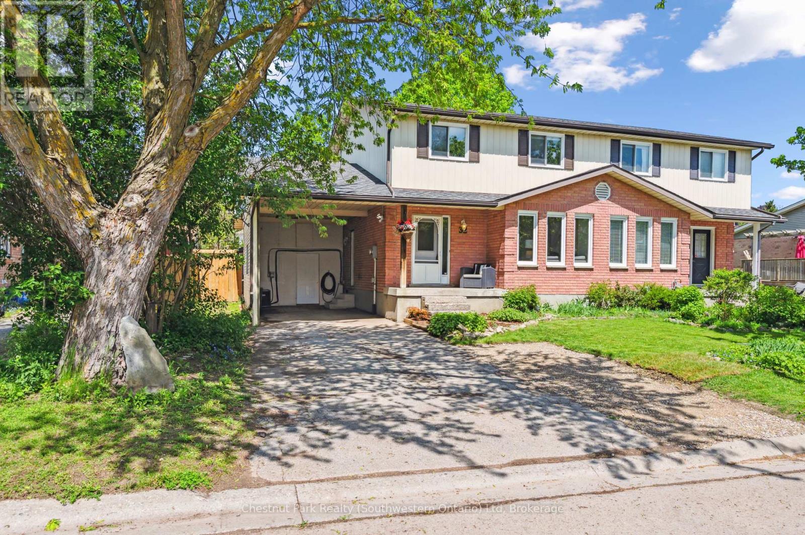 32 Wilson Crescent, Centre Wellington, Ontario  N0B 1S0 - Photo 39 - X12159033