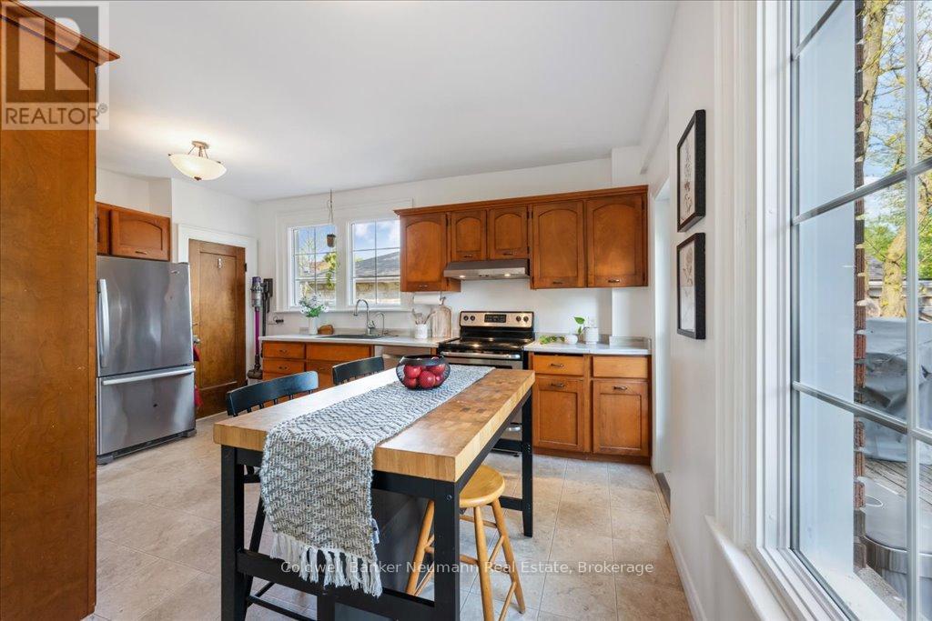 120 Waterloo Avenue, Guelph, Ontario  N1H 3J1 - Photo 4 - X12159072