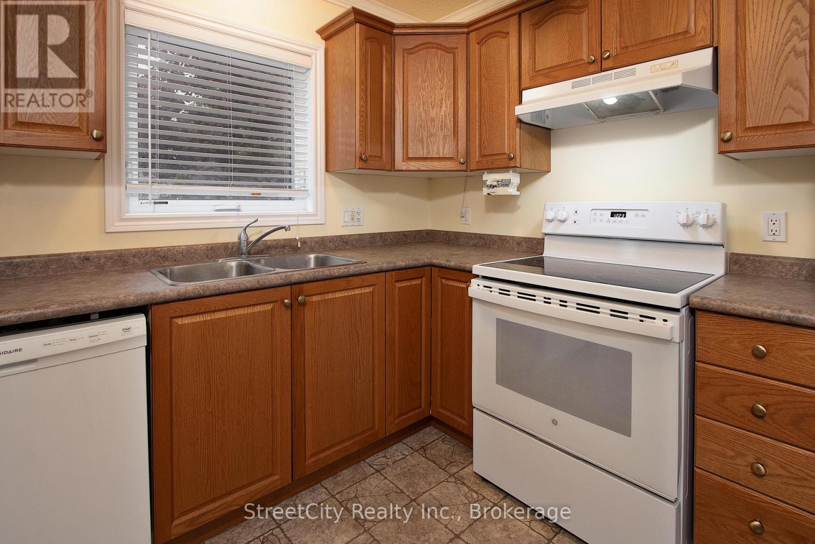 21 - 30 Ann Street, St. Marys, Ontario  N4X 1C8 - Photo 15 - X12159075