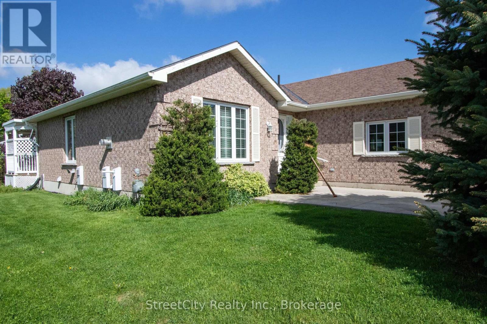 21 - 30 Ann Street, St. Marys, Ontario  N4X 1C8 - Photo 2 - X12159075