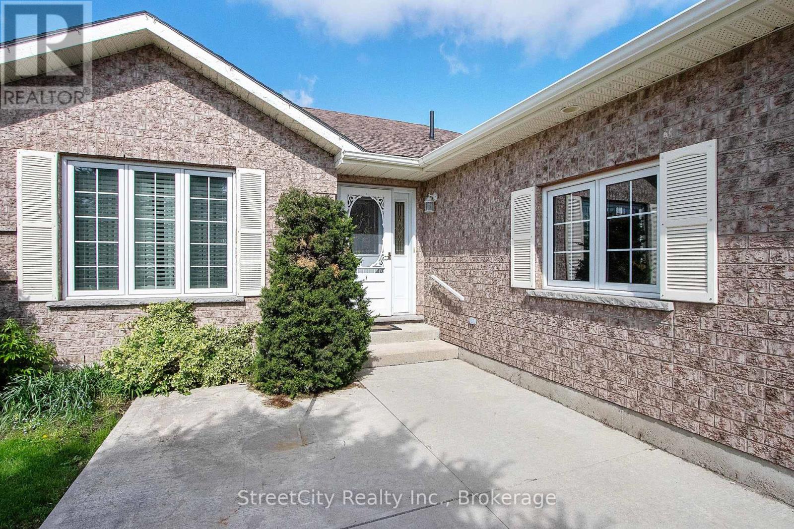 21 - 30 Ann Street, St. Marys, Ontario  N4X 1C8 - Photo 4 - X12159075