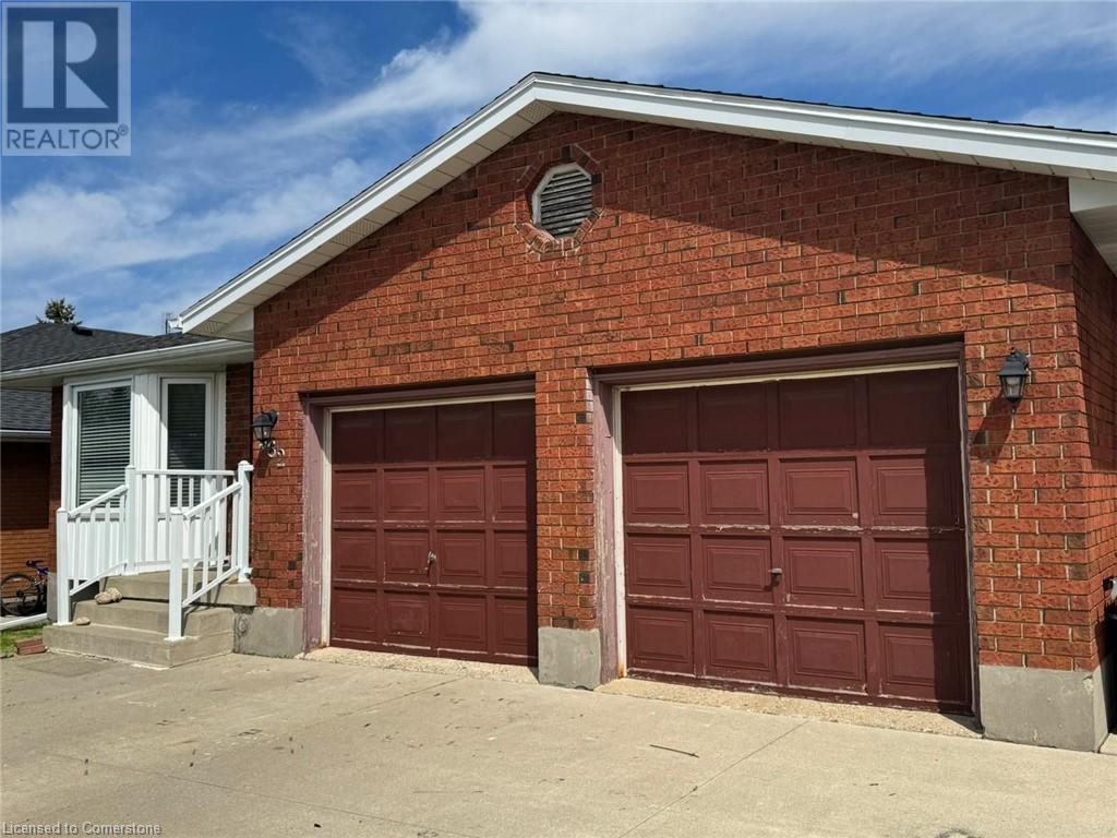 562 Champlain Boulevard, Cambridge, Ontario  N1R 7V2 - Photo 2 - 40730279