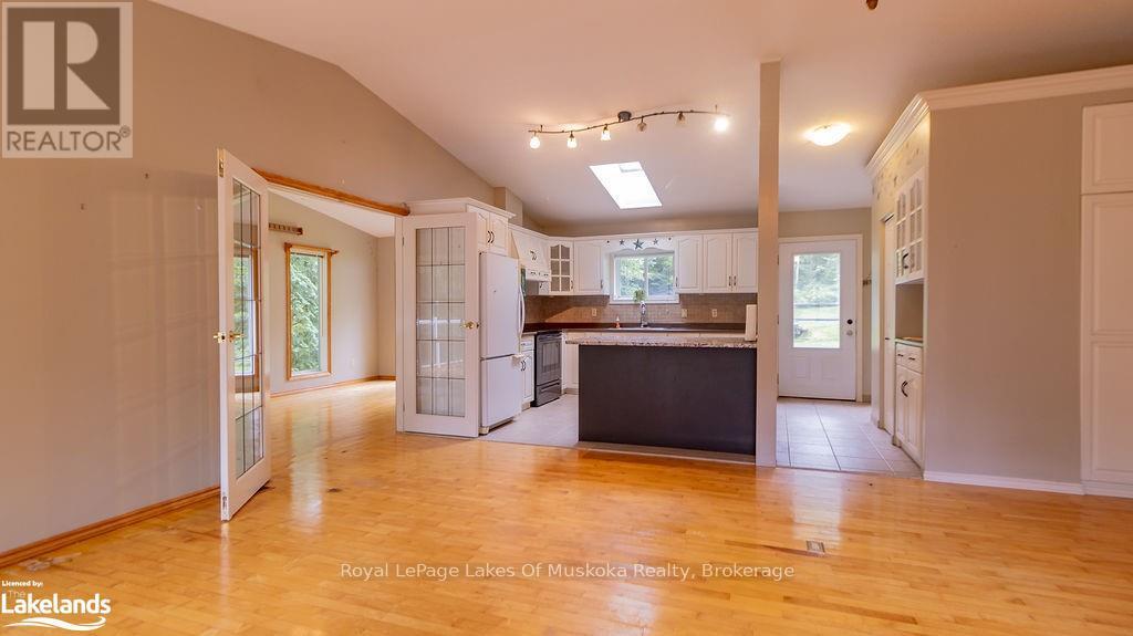 4244 Muskoka Road 117, Lake Of Bays, Ontario  P0B 1A0 - Photo 15 - X12159203