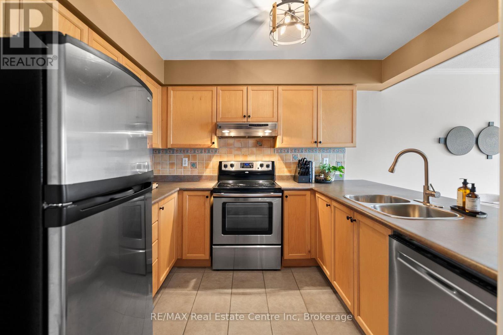 2214 Shadetree Avenue, Burlington, Ontario  L7L 6L4 - Photo 11 - W12159391