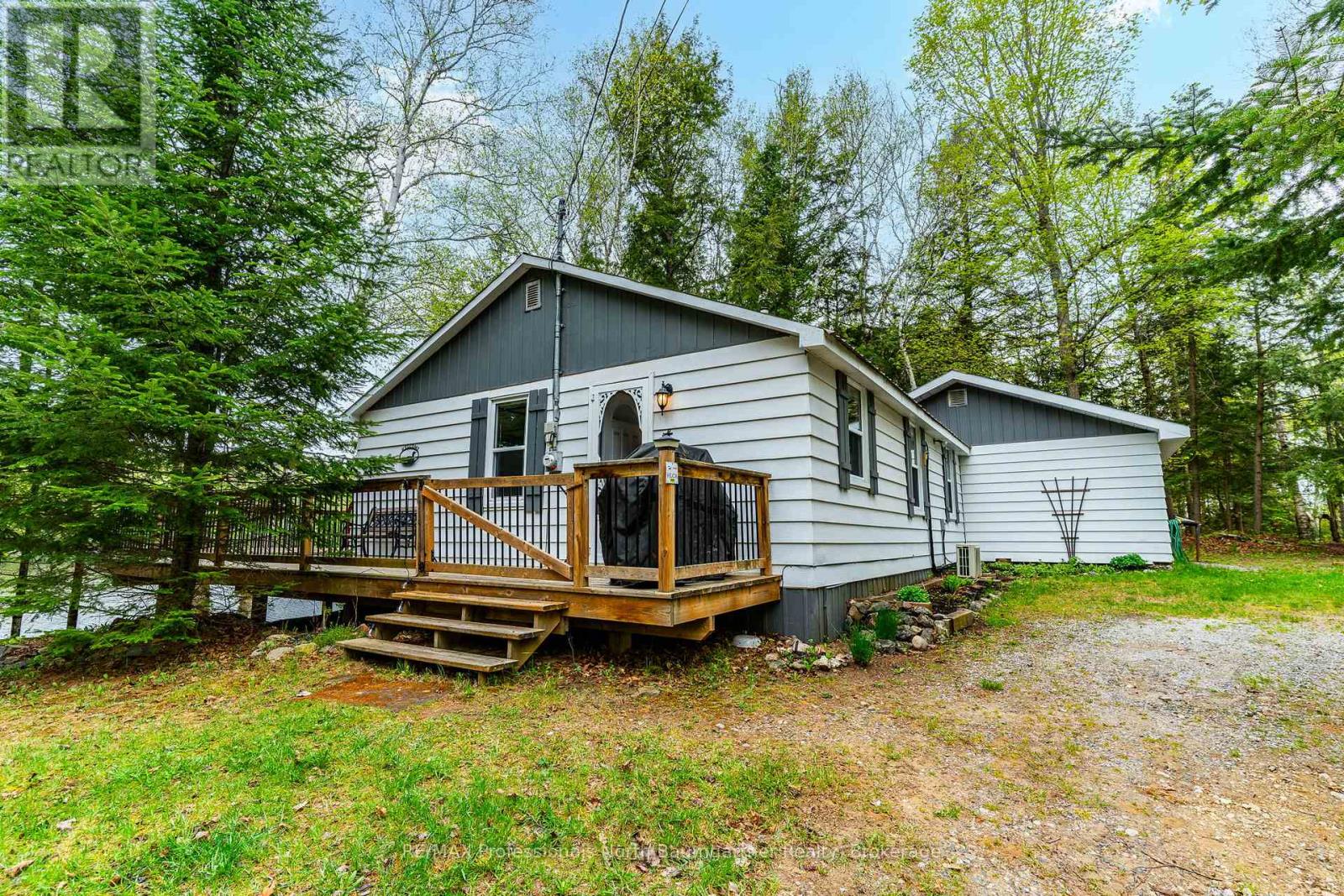 1004 Wilson Heights Trail, Dysart Et Al, Ontario  K0M 1S0 - Photo 1 - X12159564