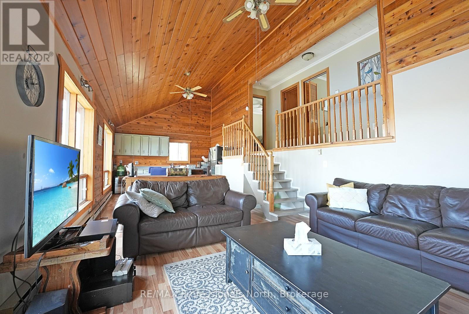 1017 Dunn Road, Dysart Et Al, Ontario  K0M 1S0 - Photo 11 - X12159617