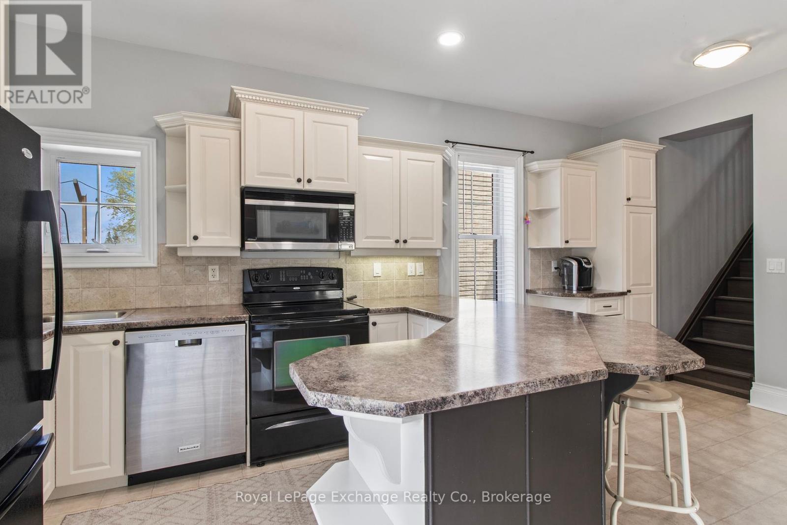 1180 Queen Street, Kincardine, Ontario  N2Z 1G5 - Photo 8 - X12159725