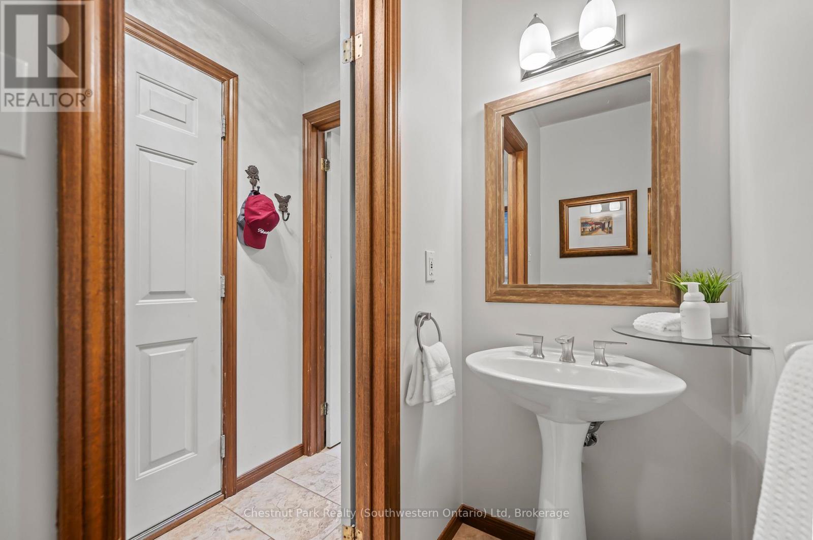 39 Celia Crescent, Guelph, Ontario  N1G 4R4 - Photo 12 - X12159749