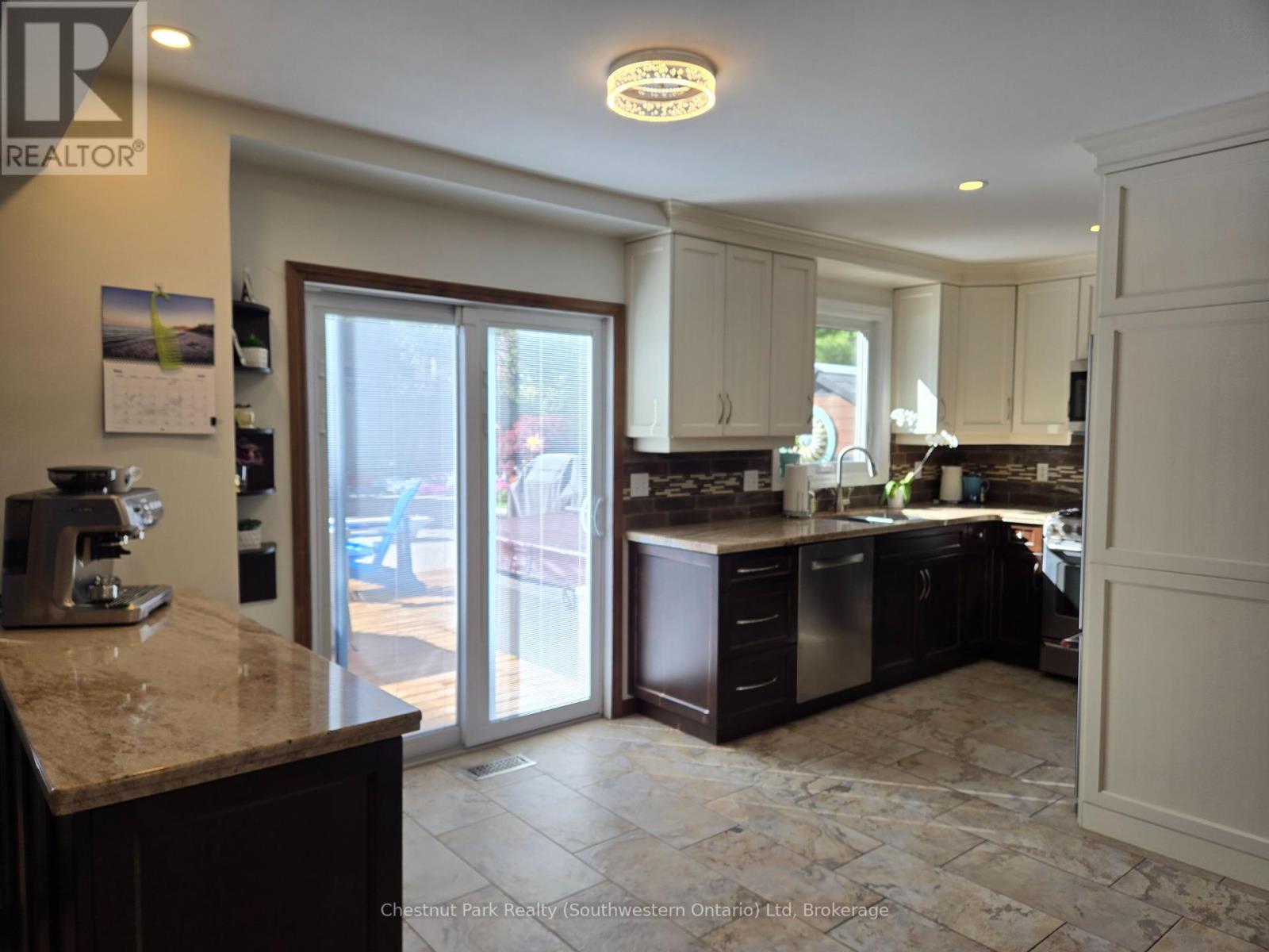 39 Celia Crescent, Guelph, Ontario  N1G 4R4 - Photo 19 - X12159749