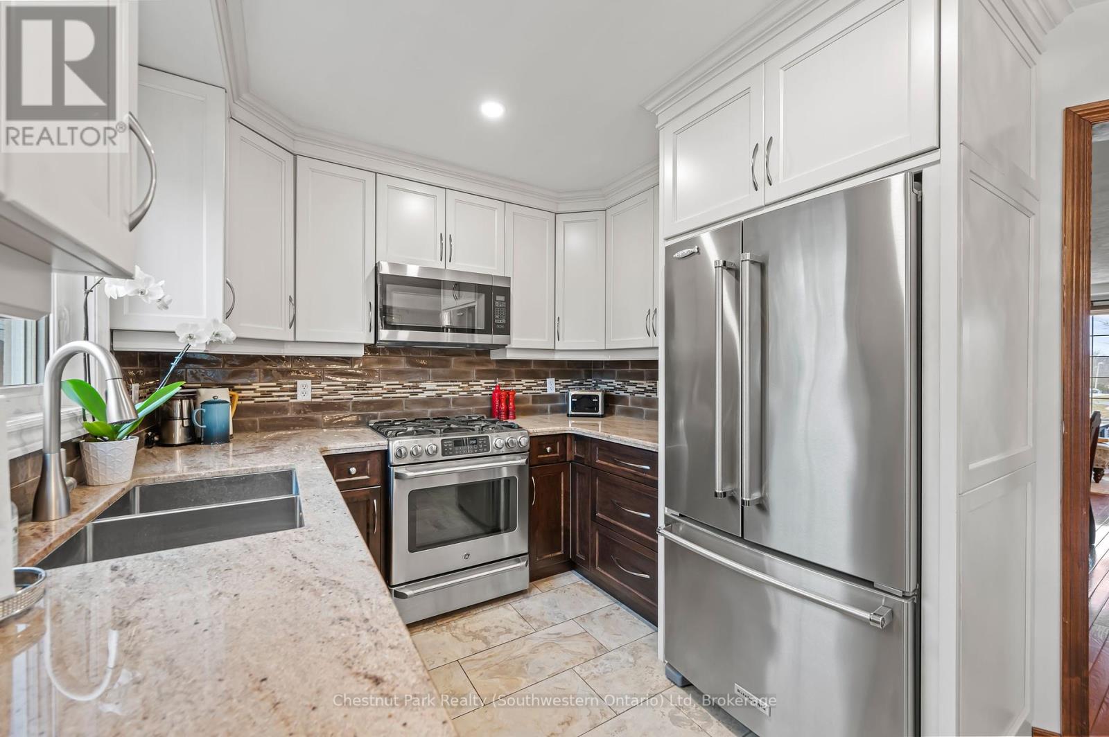 39 Celia Crescent, Guelph, Ontario  N1G 4R4 - Photo 21 - X12159749