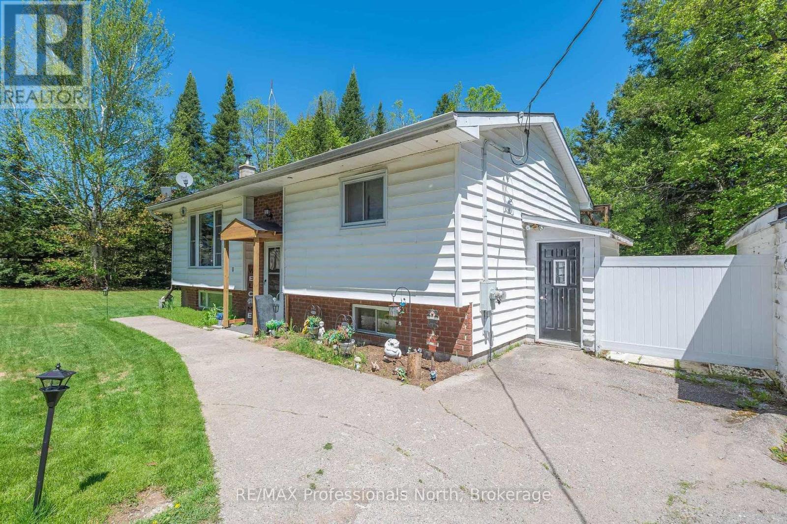 1204 Bacon Road, Minden Hills, Ontario  K0M 2K0 - Photo 6 - X12159850